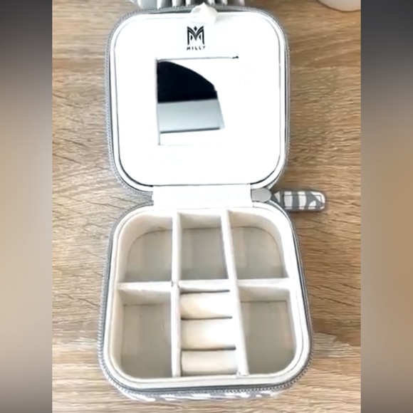 NWT MILLY TRAVELING JEWELRY 💍 CASE - BLUE 🩵 & WHITE 🤍 🦓, OS, BNWT - Picture 5 of 15